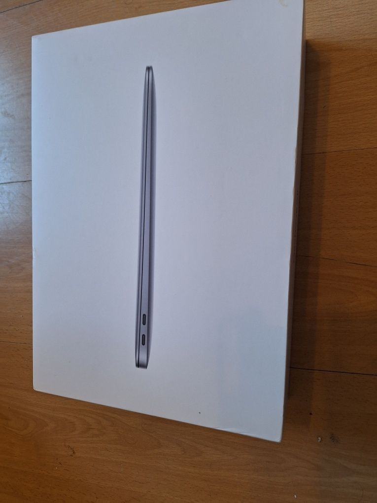 Caixa de MacBook Air de 13 polegadas vazia