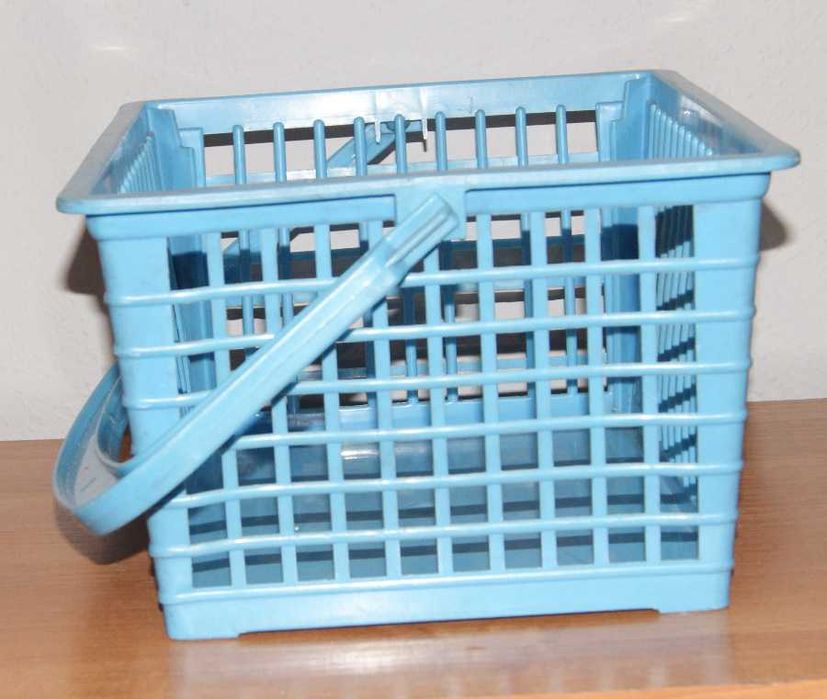 Koszyk plastikowy z rączką niebieski PRL
