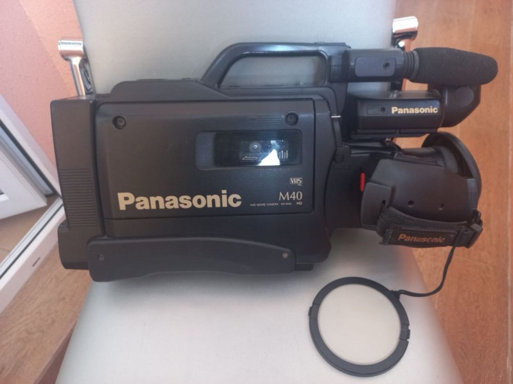 Відеокамера Panasonic M40