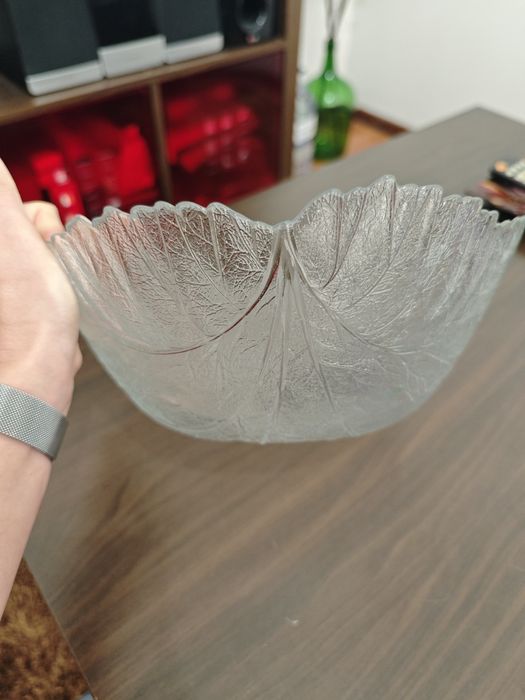 Taça de vidro com relevo