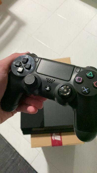 PLAYSTATION 4 500gb + comando