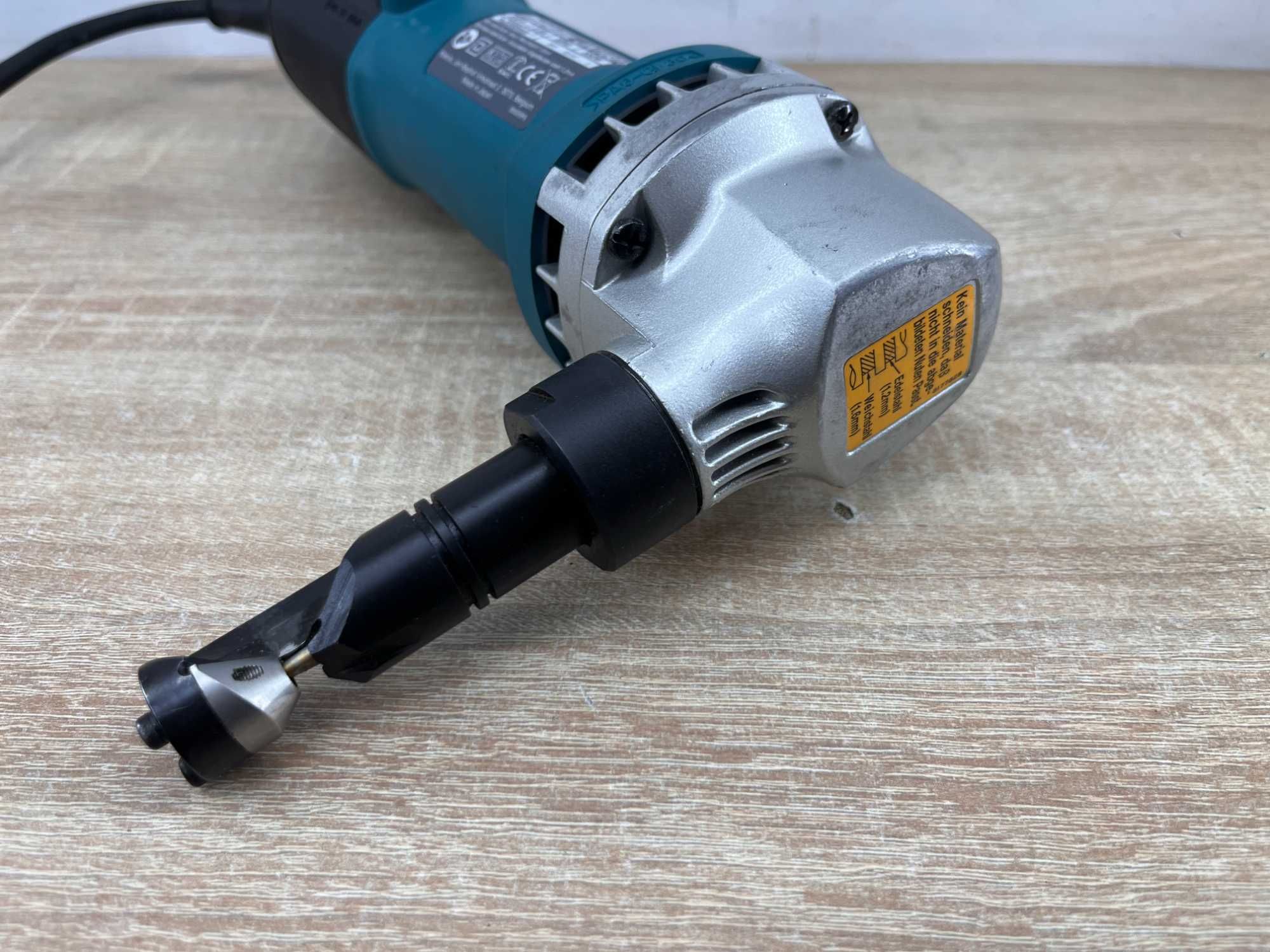 Makita JN1601 Nibbler Nożyce skokowe do blachy 550W