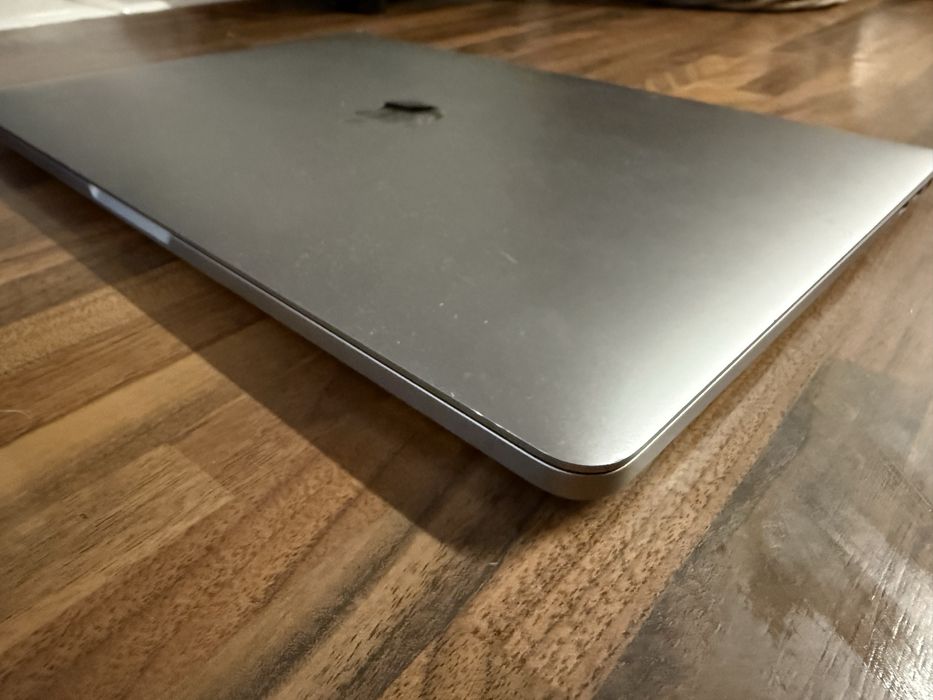 macbook pro 13 2020 rok 111 cykli jak nowy+ windows 11