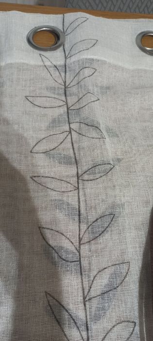 2 cortinados e 2 cordões com coração