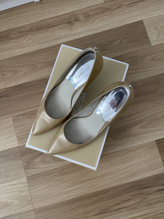 Szpilki nude cieliste Michael Kors