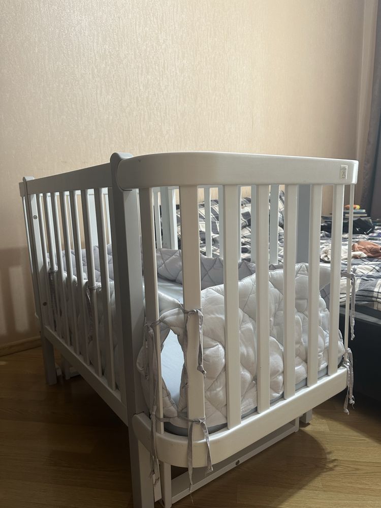 Кроватка + комод с пеленальным блоком