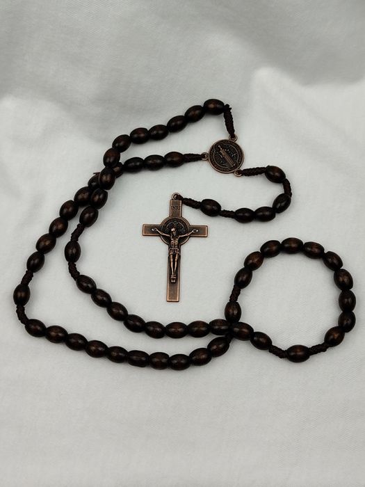 NOWY Naszyjnik wisiorek drewniany różaniec krzyż krzyżyk Jezus Bóg