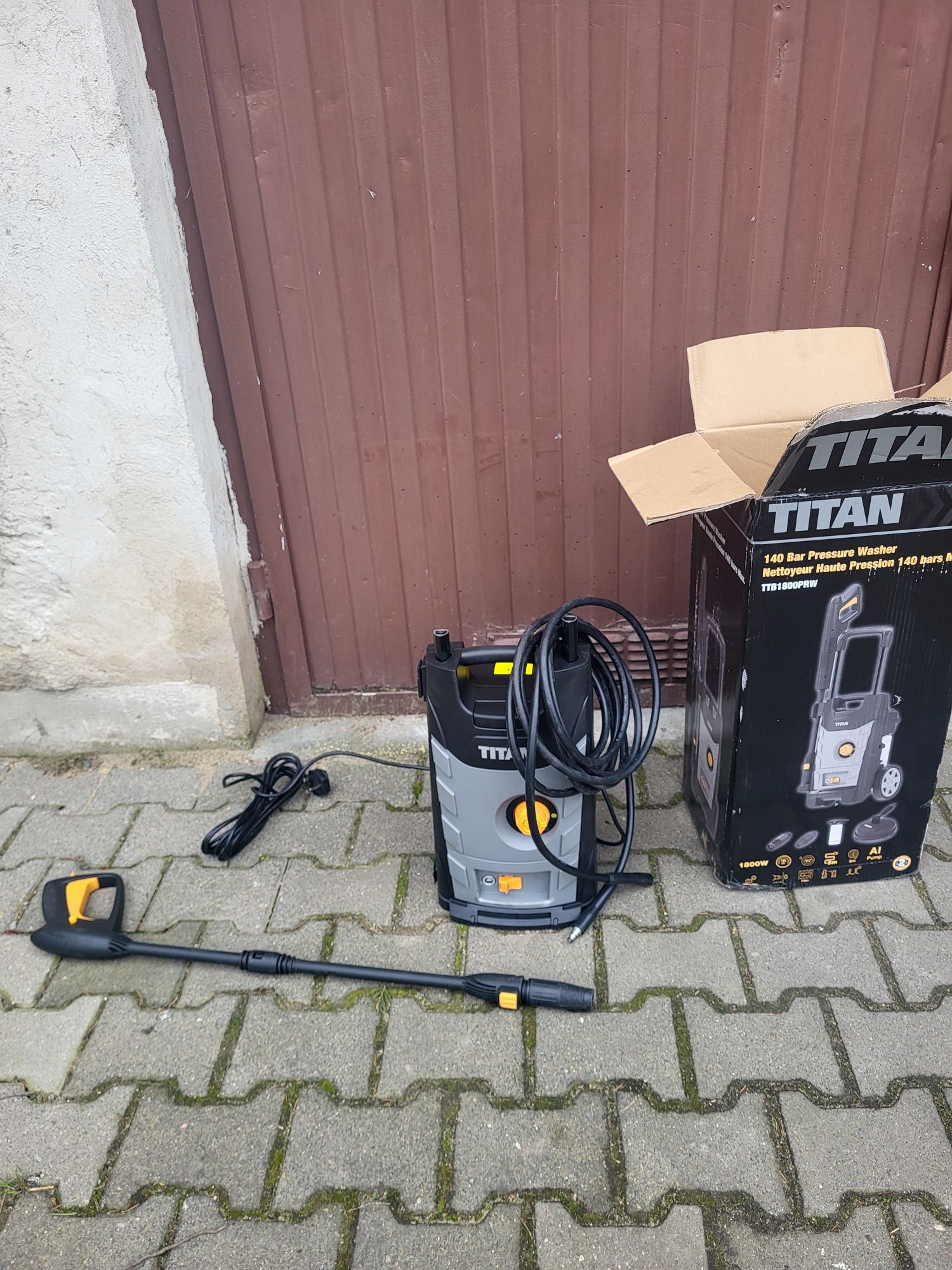 Myjka ciśnieniowa TITAN 140 BAR 1800W