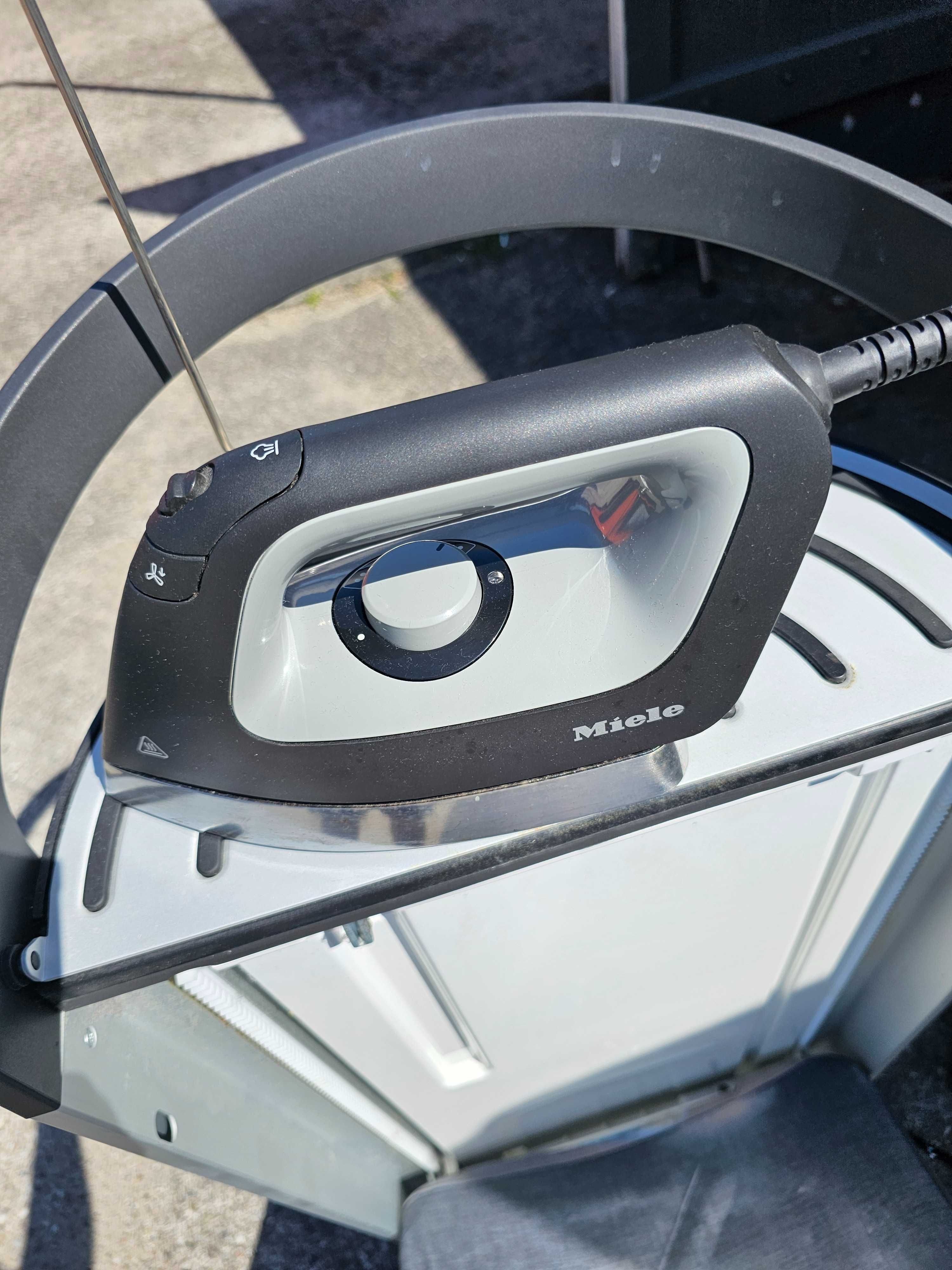 Żelazko Miele B2312 z systemem parowym