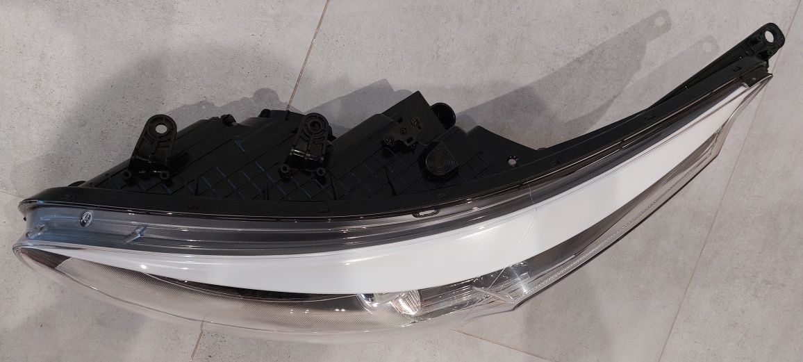 Reflektor Kia Ceed 92101 A2 A01L B01R Prawa Lewa