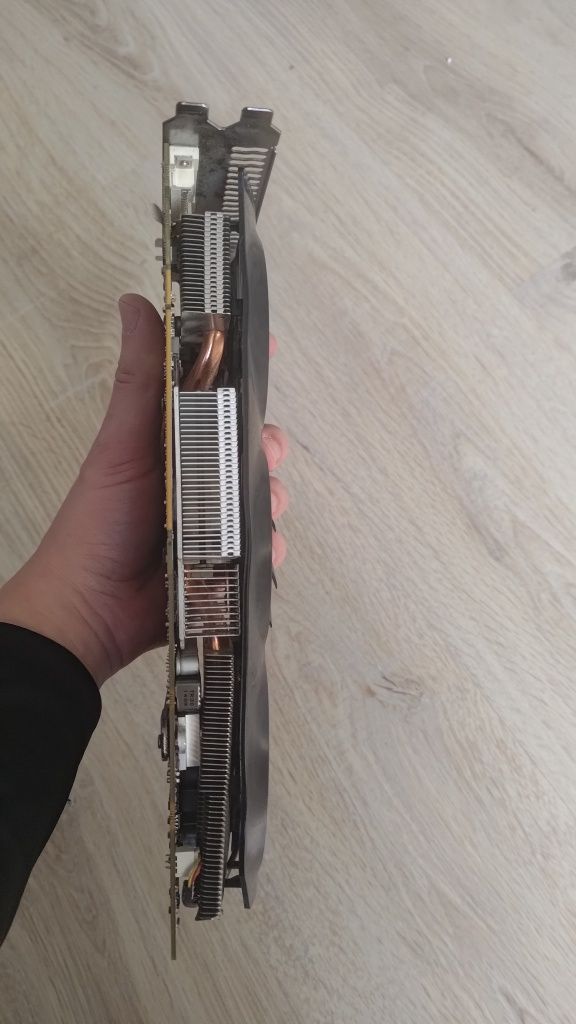 Gigabyte Radeon HD7950  384bit WindForce 3