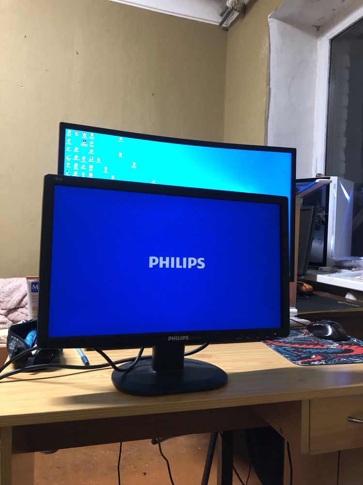 Монитор Philips 19
