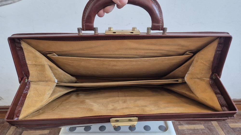 Pastas antigas/vintage em pele