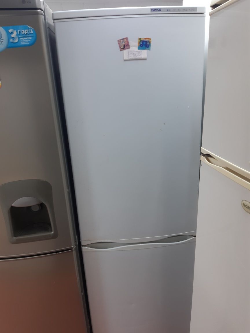 Двухкамерный холодильник Индезит. Есть доставка