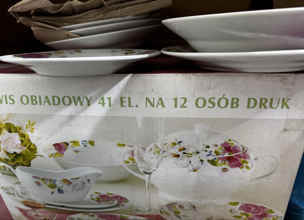 Serwis obiadowy nowy 41 elementow -12 osob