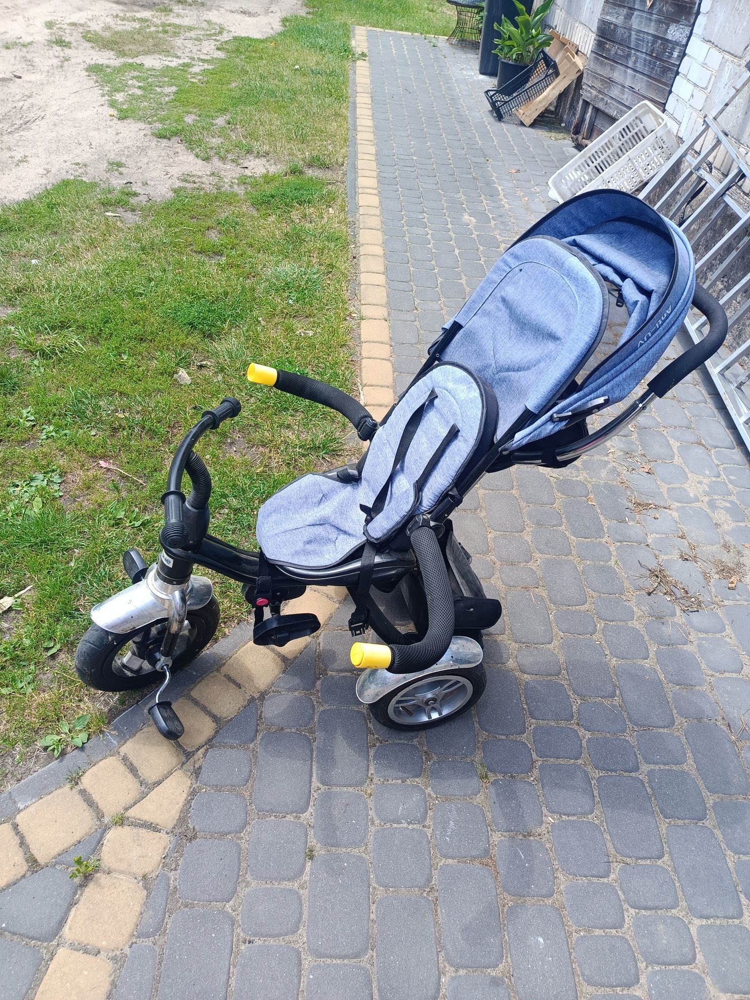 spacerowy wózek rowerek trójkołowy