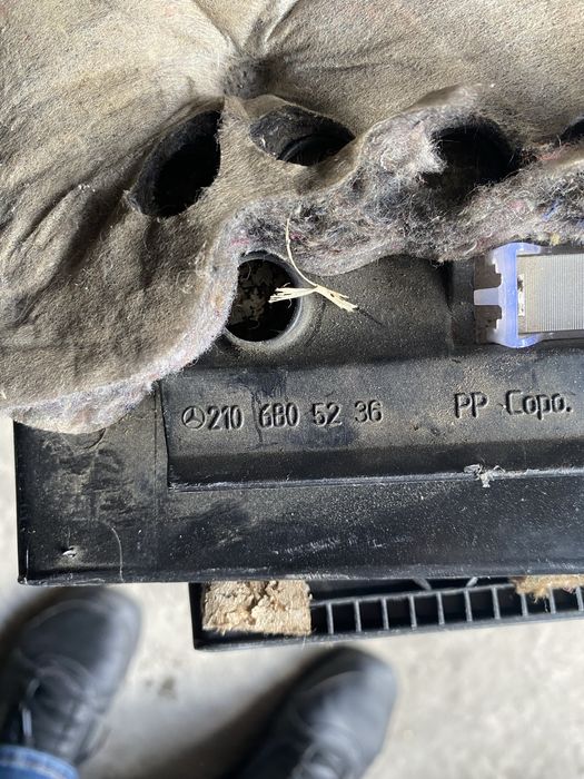 Накладка під торпедо дорестайл W210   A2106805236