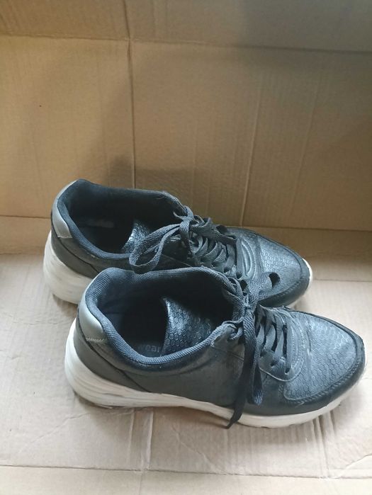 Кроссовки женские, размер 39 (2 пары)