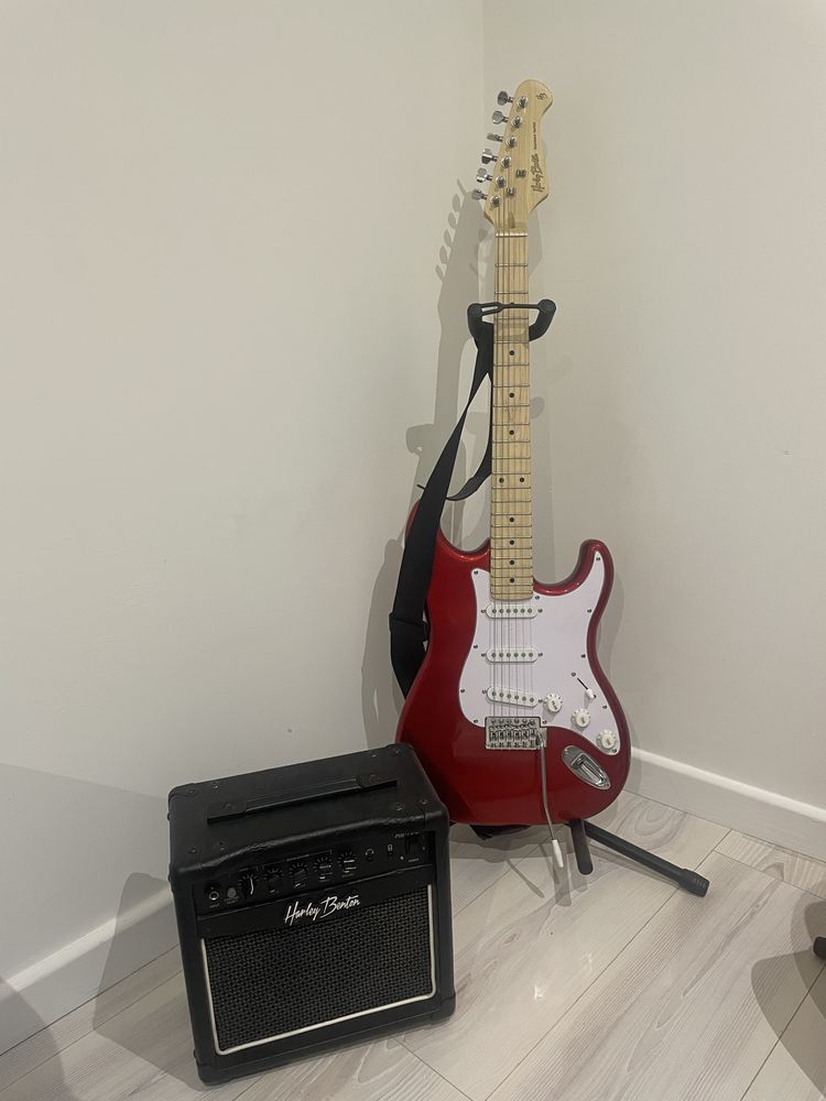 Guitarra Harley Benton c/ extras