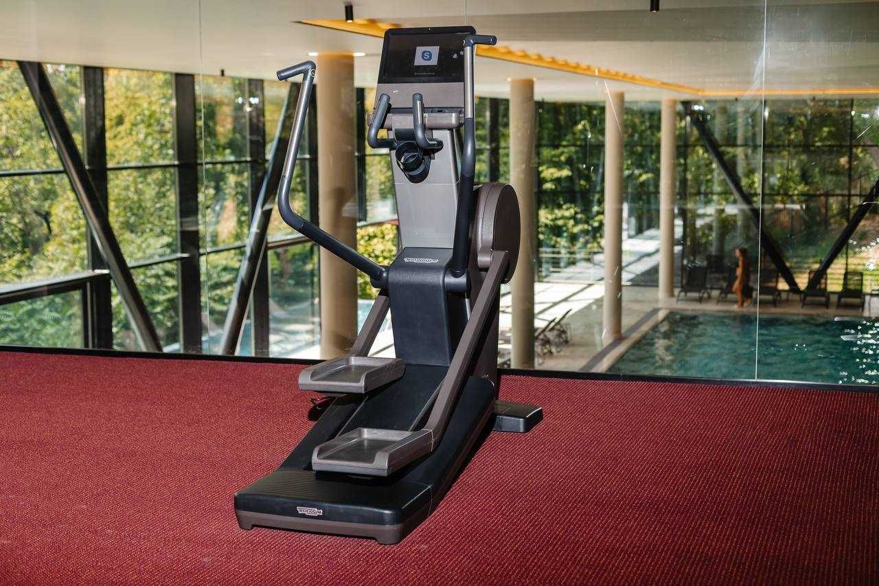 Орбітрек TechnoGym Synchro Artis Unity На гарантії.