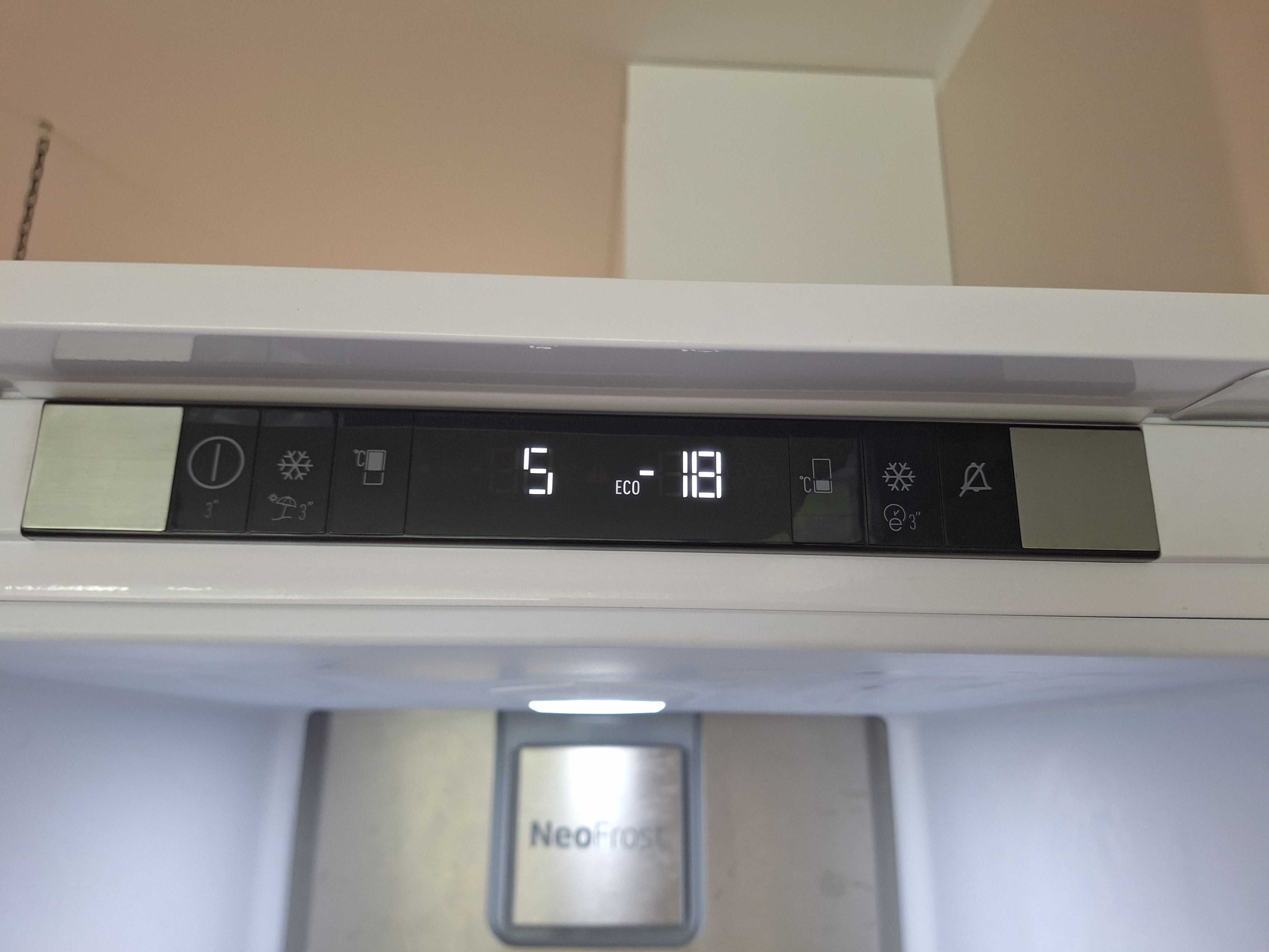 4 letnia Lodówka Beko do zabudowy