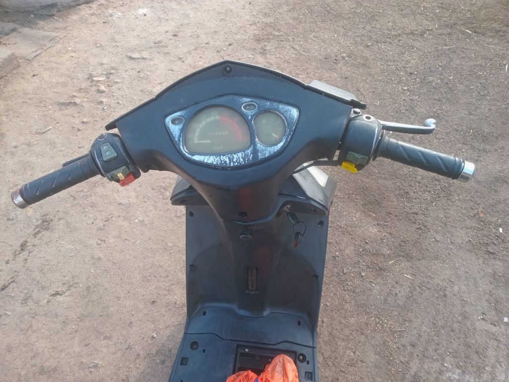Продаю  скутер 5500 грн Pheonix sкумото