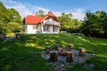 Dom nad jeziorem, Mazury, prywatny pomost.