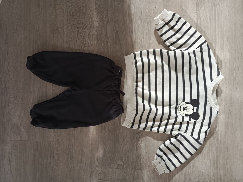 Czarno biały zestaw dresowy bluza i spodnie dresowe myszka Miki H&M 80