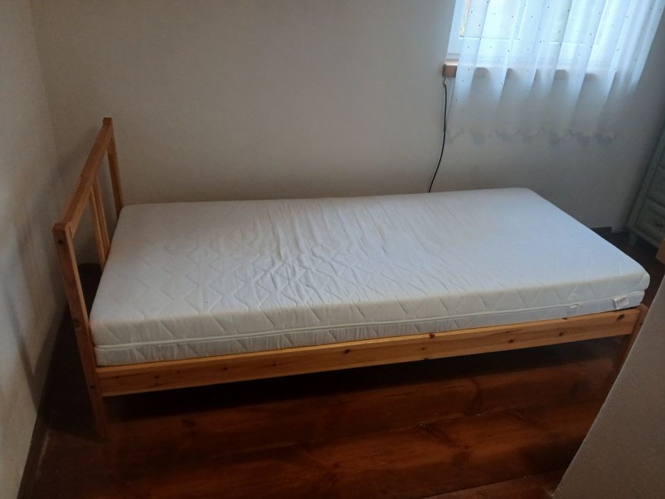 Łóżko drewniane proste 200x90 z materacem
