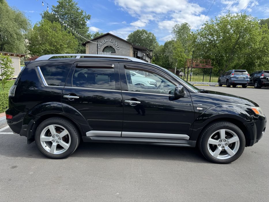 Продаю Mitsubishi Outlander