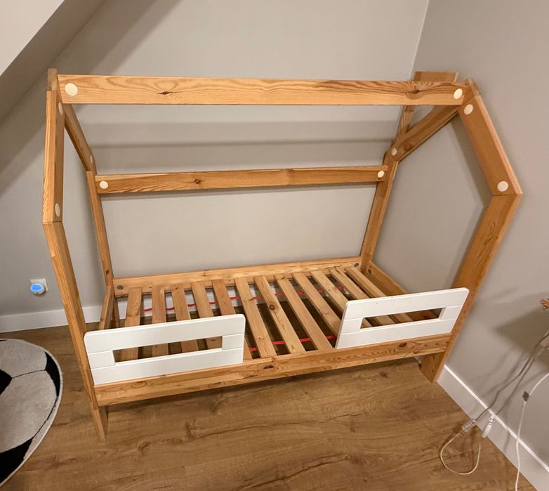 Łóżko dziecięce domek