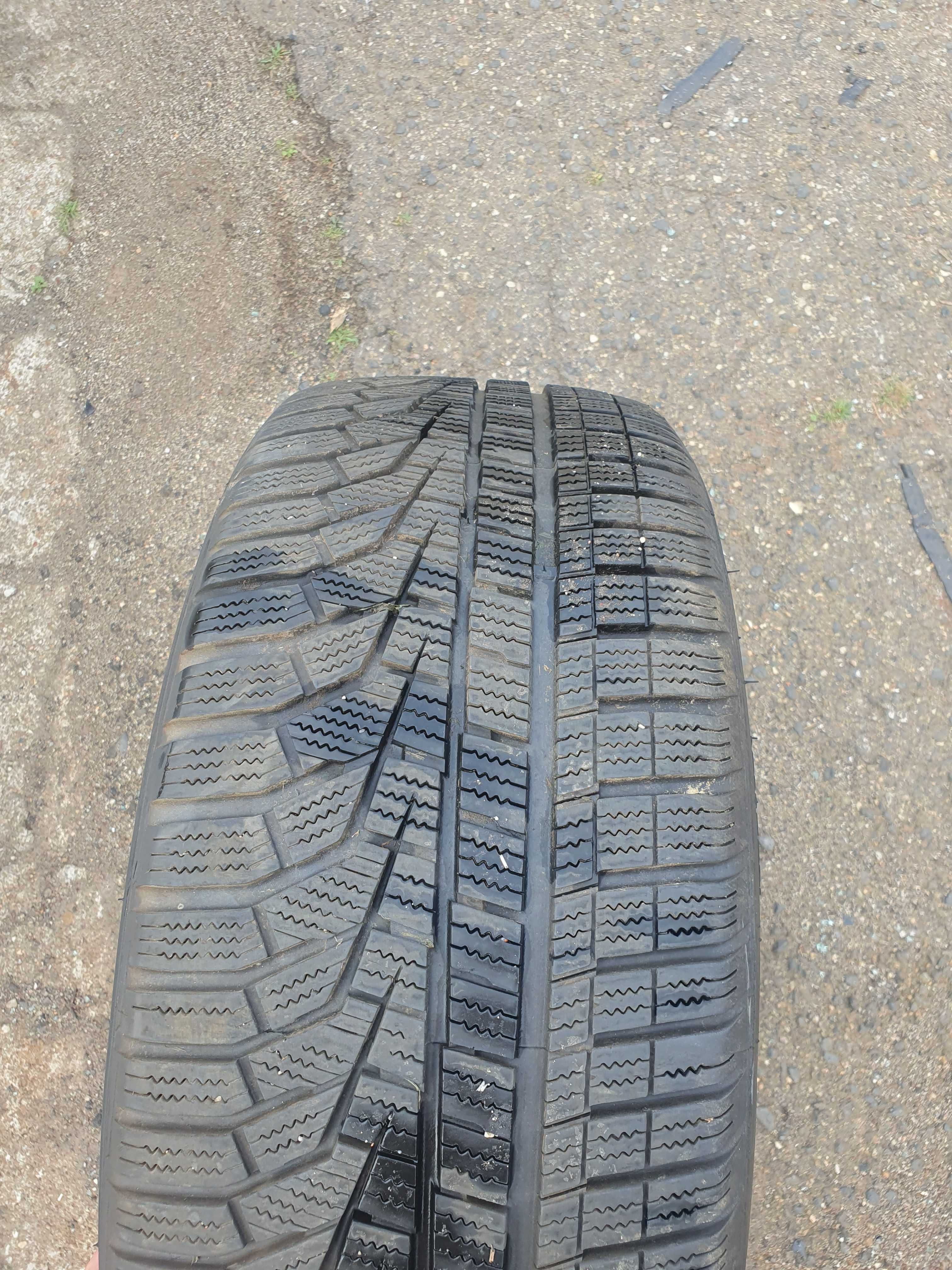Opona  Hankook Winter i*cept evo2 235/55R17 99V rok  19/23