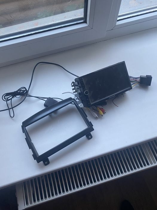 Продам переходну рамку на 2 дінуву магнітолу соната 2005-2007