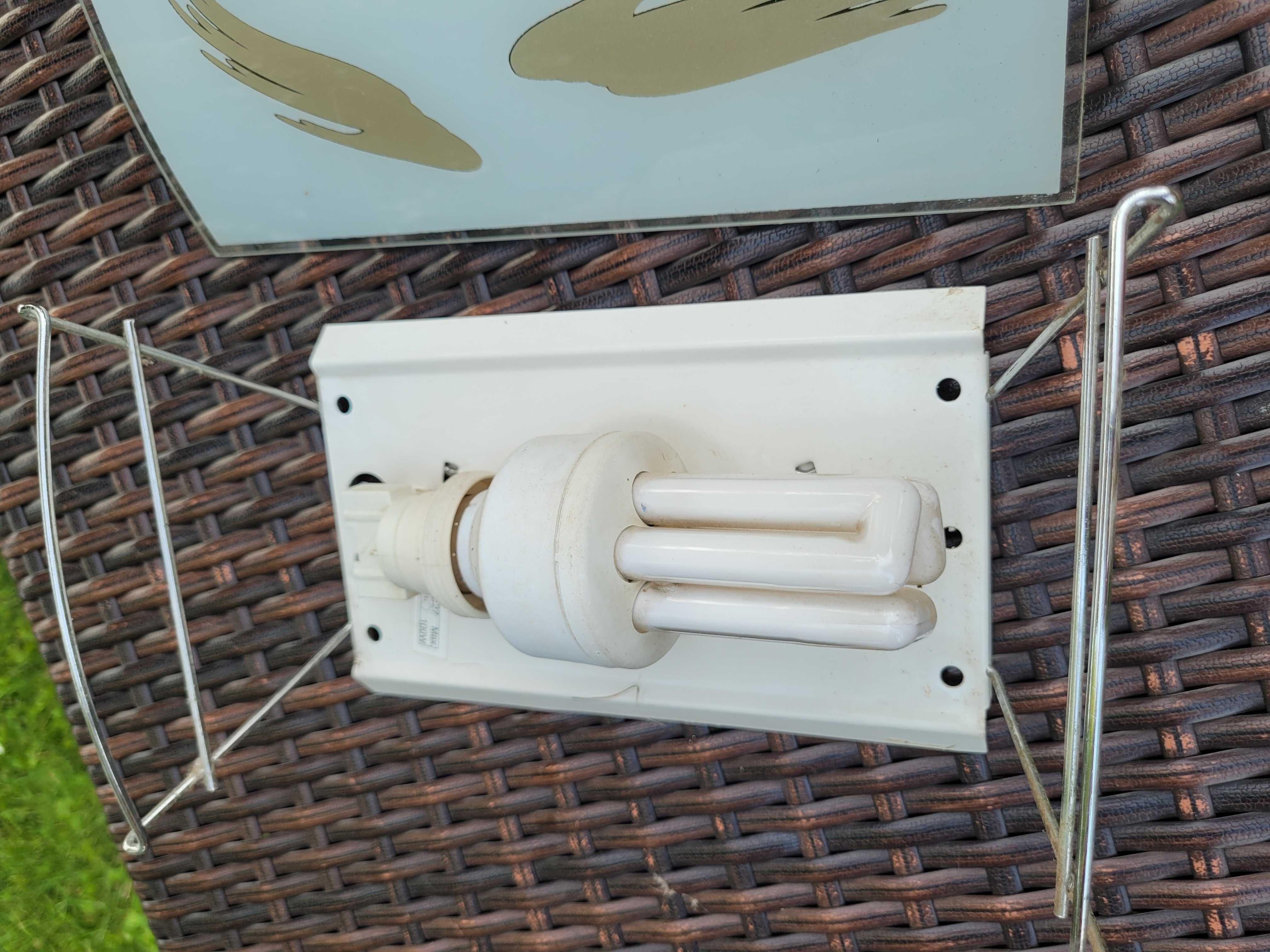 Lampa ścienna biała