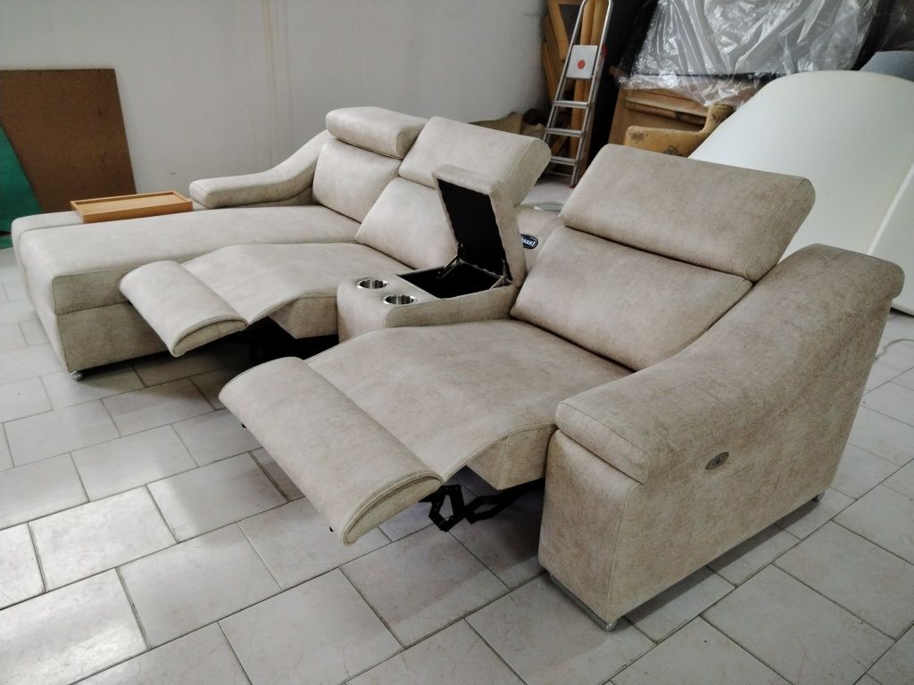Sofá com relax elétrico/Sofa with electric reclining function.