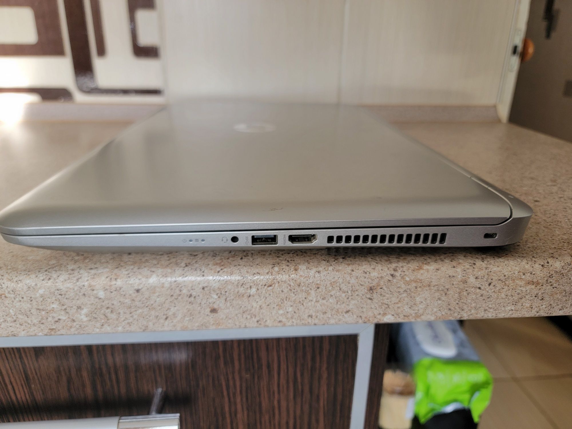 HP Pavilion AMD A10-8780P 12 ГБ 1 ТБ R8 M360 17,3" Сенсорний екран
