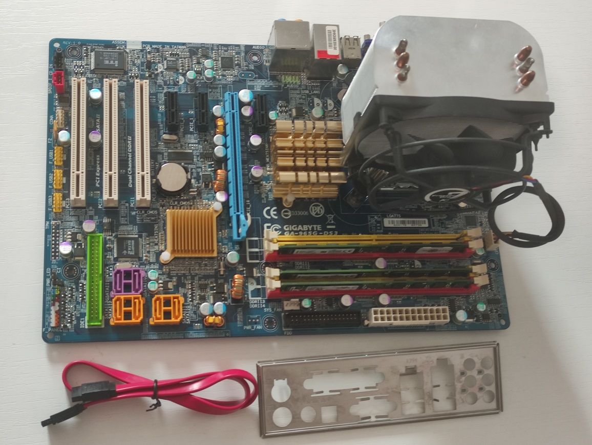 Gigabyte GA-965G DS3 + q6700 + 6 Gb DDR2