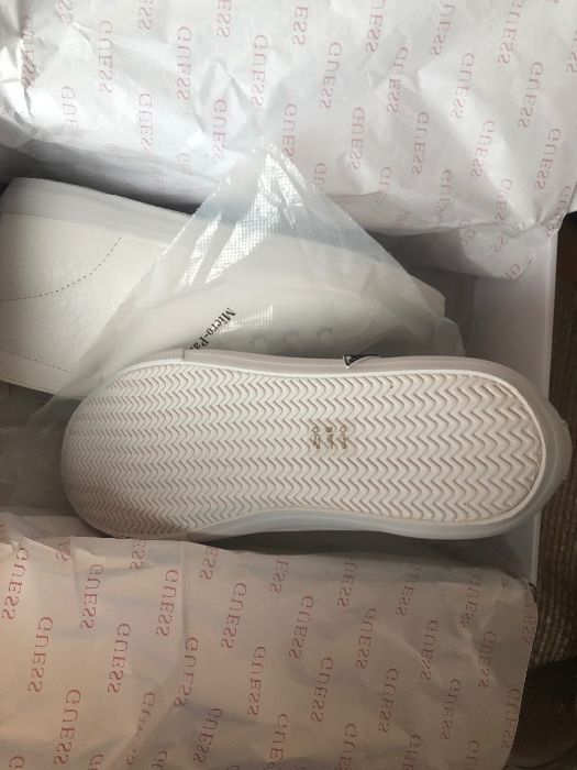 Guess Botim preto e/ou branco (37) originais