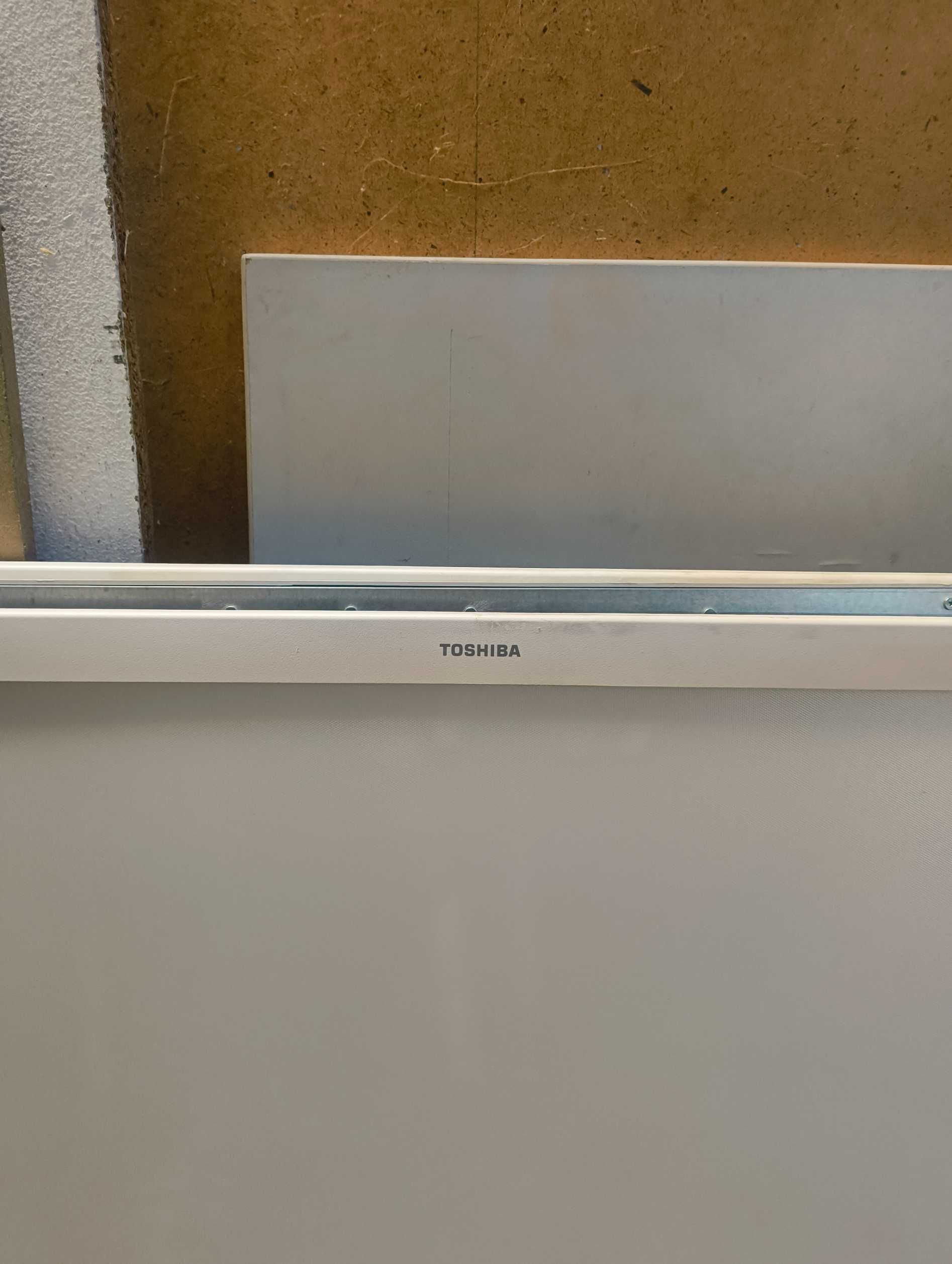 Panel oświetleniowy LED 60x60 firmy Toshiba.