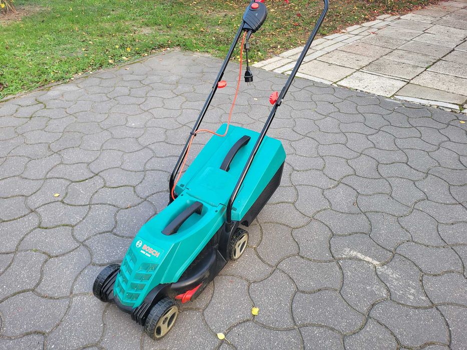 Kosiarka elektryczna Bosch ARM 3200 z koszem z funkcją mulczera 1200w