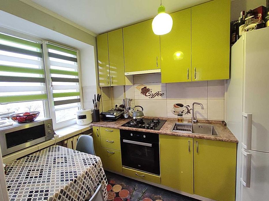 Продається 2-кімн квартира з ремонтом і меблями на вул. Узбецька