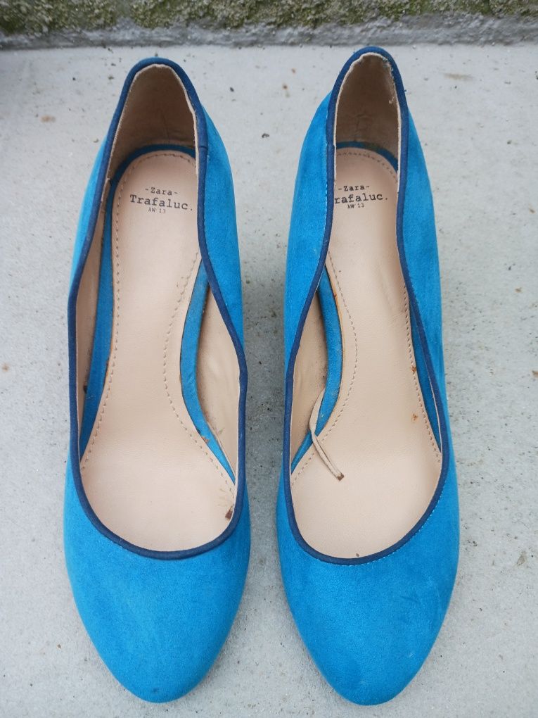 Sapato de senhora azul