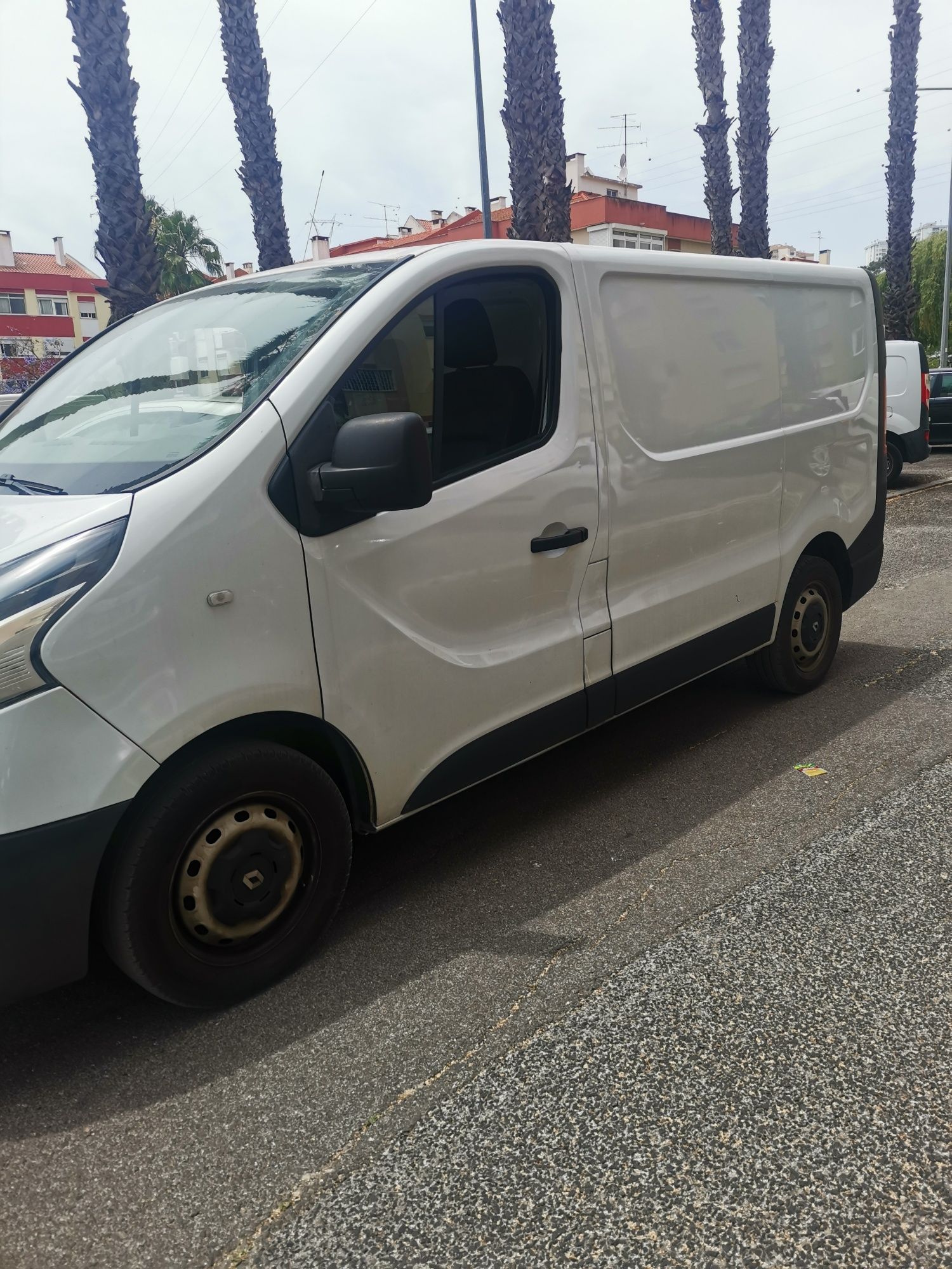 Venda de carrinha Renault trafic 1600 de 3 lugares