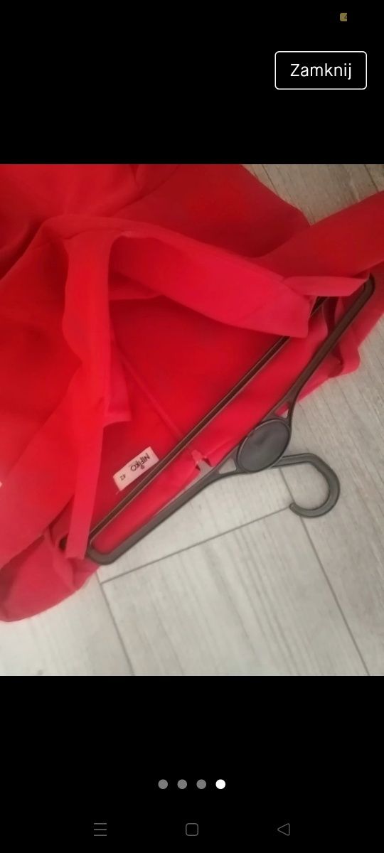 Piękna czerwona sukienka