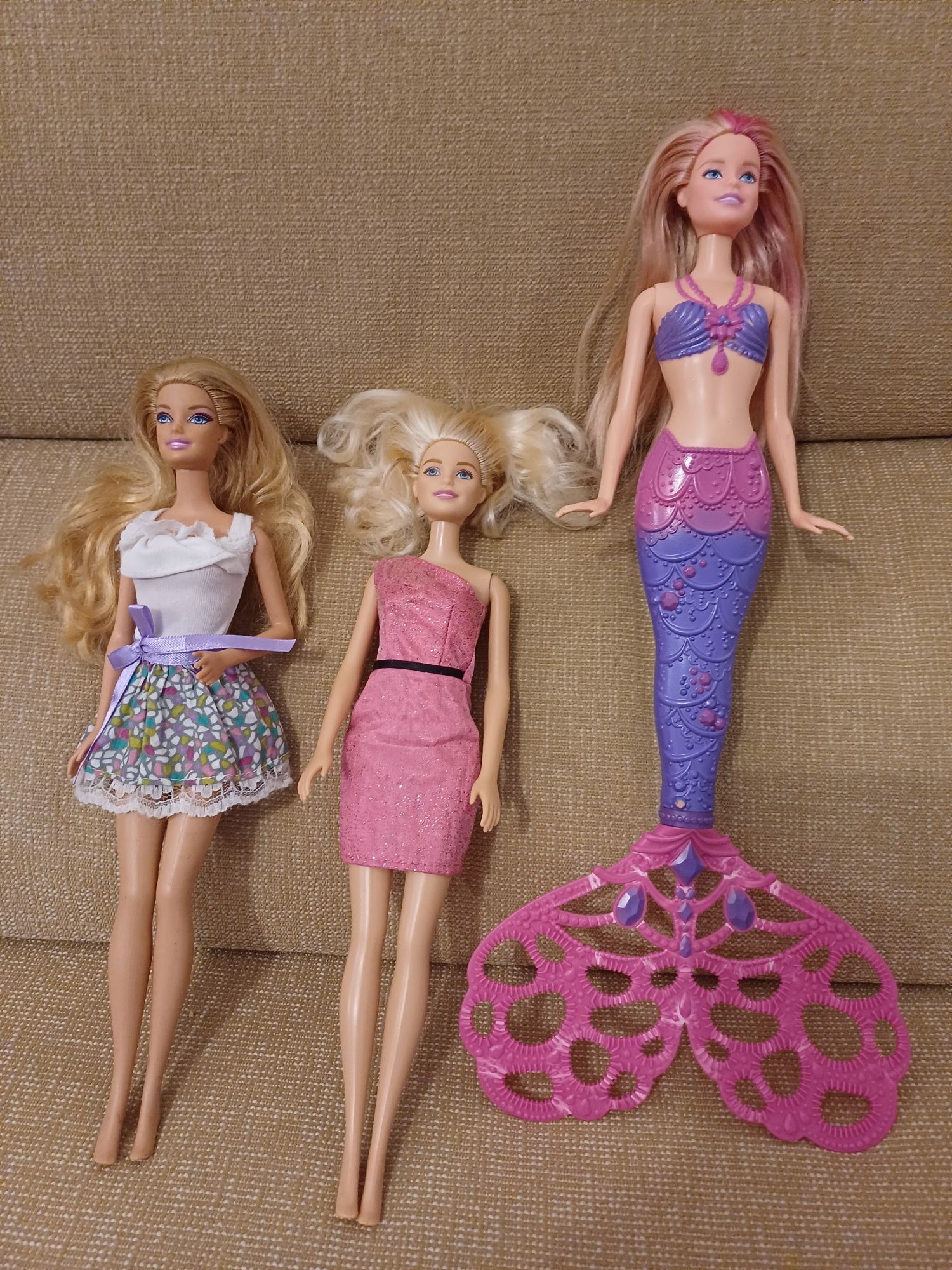 Conjunto de três Barbies