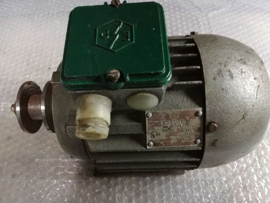 Silnik 0,75 kW 1375 obr/min, stopy, 380V