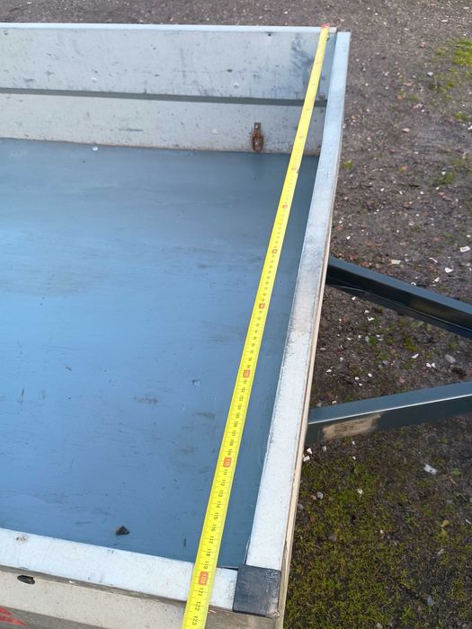 Przyczepka samochodowa