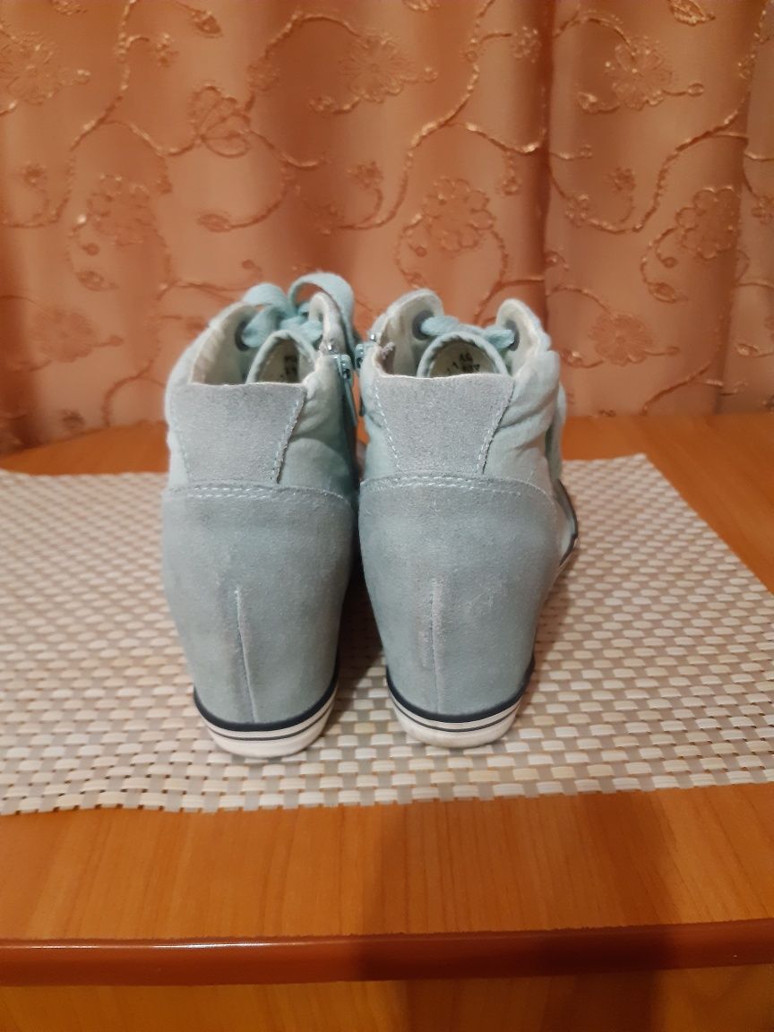Продам женские кроссовки, слипоны, сникерсы Esprit