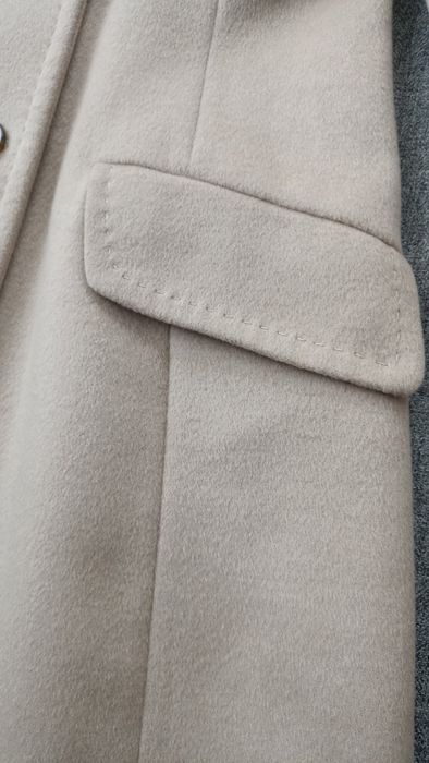 Бежеве двубортне пальто приталене А-силует з паском BCBGmaxazria р. М