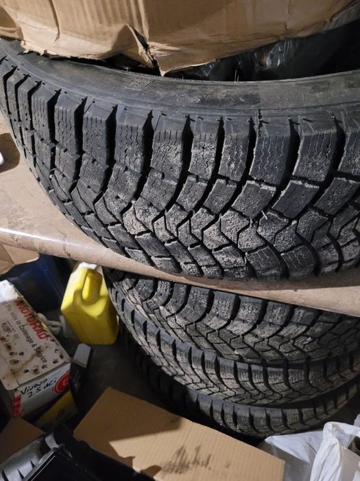 Шини зимові 235/65r17